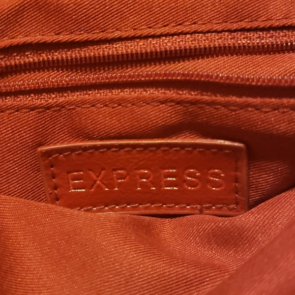 Express red feaux leather clutch - Picture 4 of 5